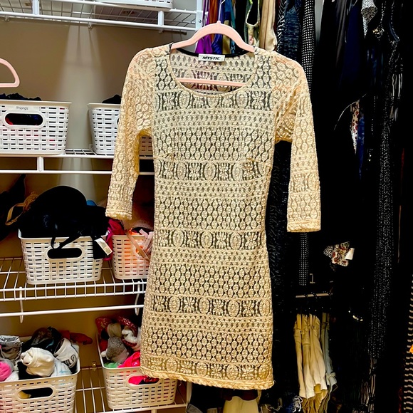 Lace mini dress with cut out back - Picture 1 of 4